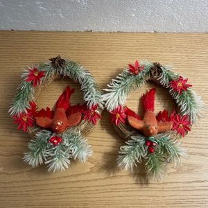 Vintage Mini Christmas Wreath Retro Plastic Flowers w Flocked Red Bird MCM 7”